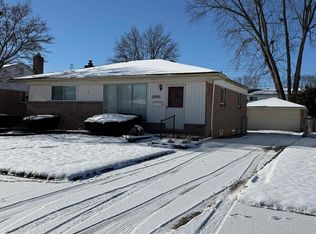 31515 Newport Dr, Warren, MI 48088