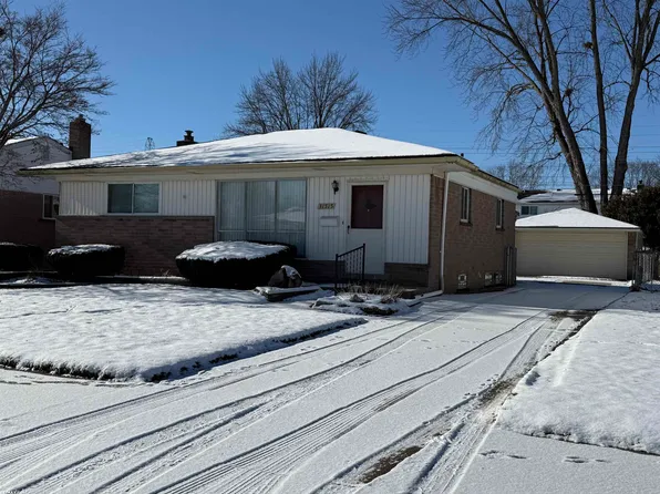 31515 Newport Dr, Warren, MI 48088