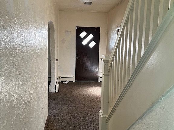 3rd image of 515 Lowry Ave