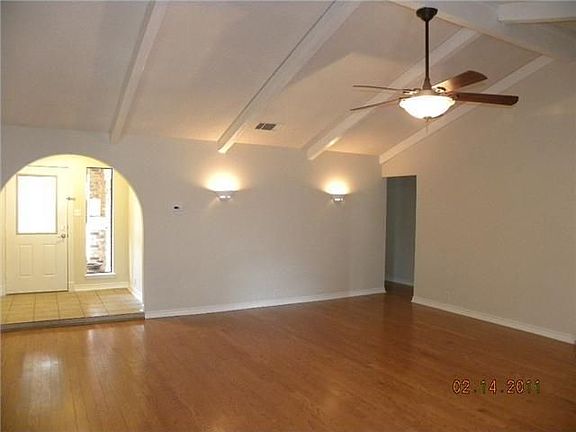 4th image of 304 Glade View Dr
