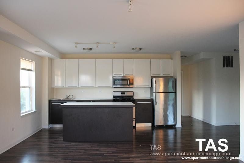 1st image of 1544 W Glenlake Ave APT 3C