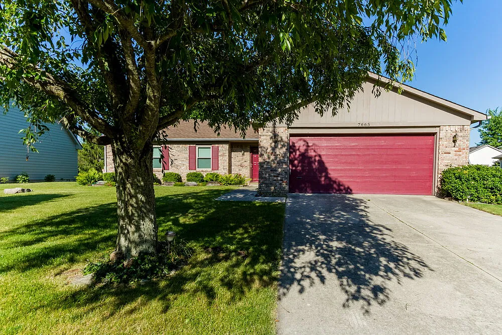3 bed, 2.0 bath, 1294 sqft, $1,855 — Photo 1