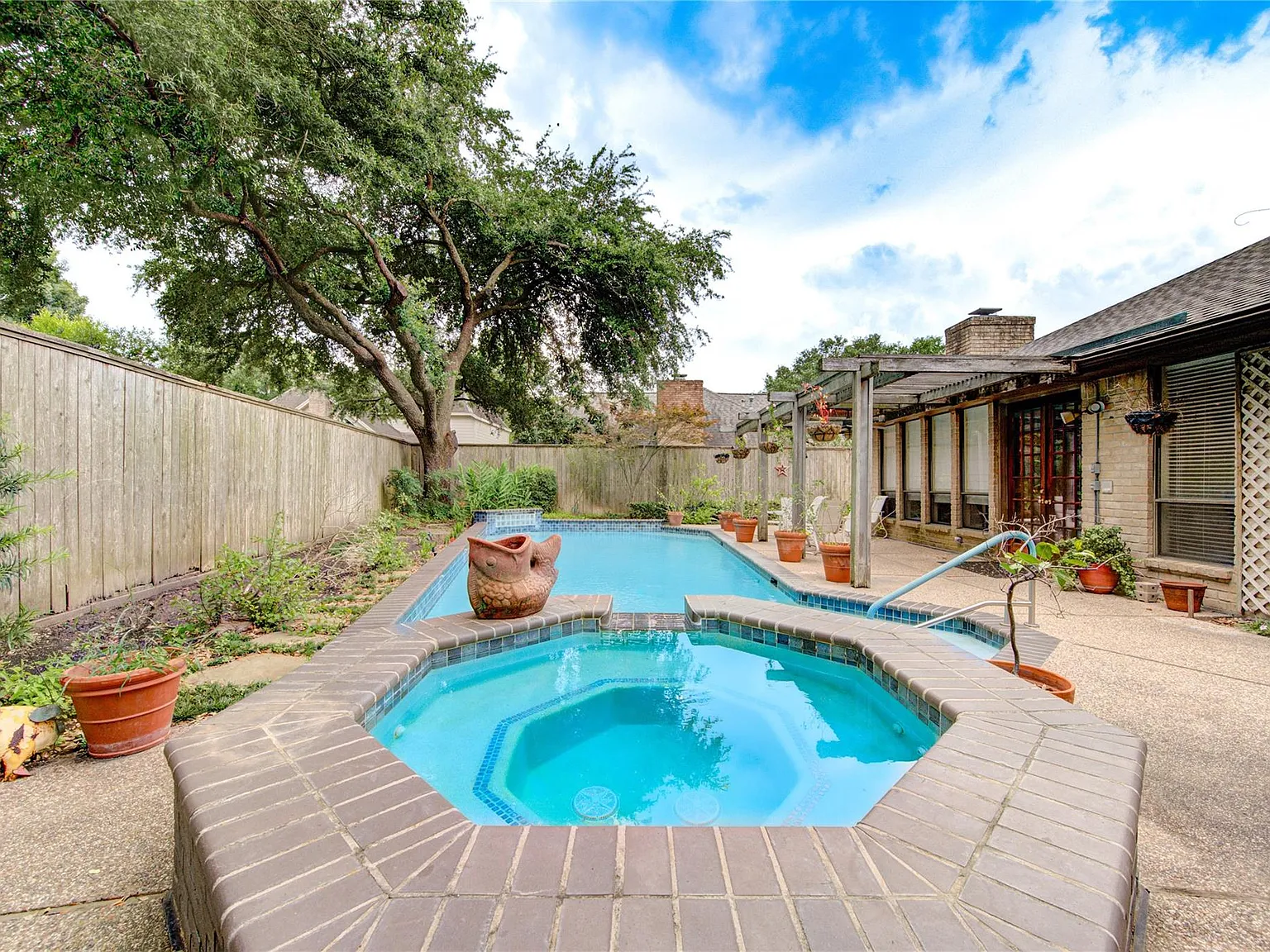 3 bed, 2.0 bath, 2509 sqft, $3,400 — Photo 3