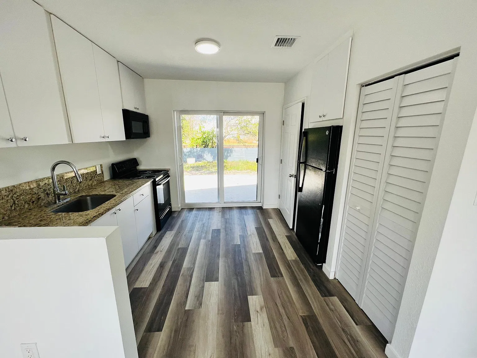 3 bed, 1100 sqft, $2,800 — Photo 4