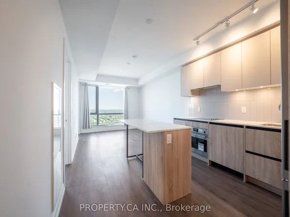 7950 Bathurst St, Vaughan, ON