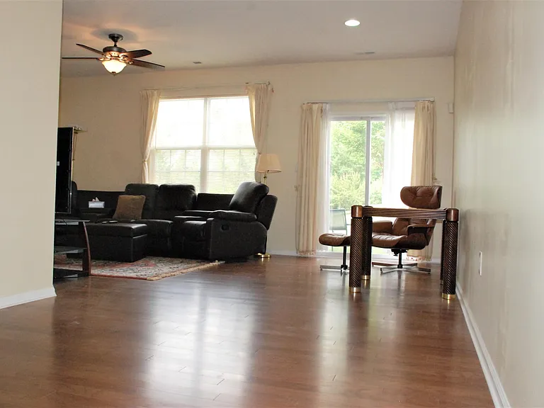 49 Heath Ct — Photo 2