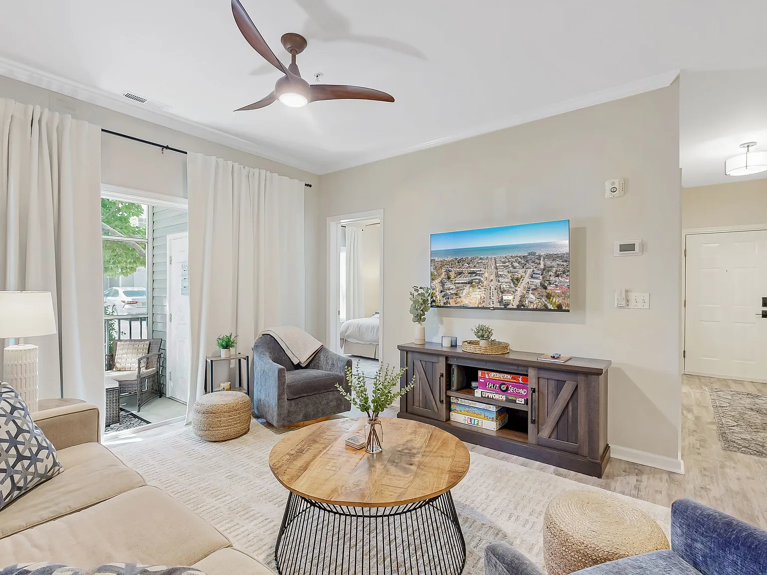 2 bed, 986 sqft, $1,600 — Photo 2