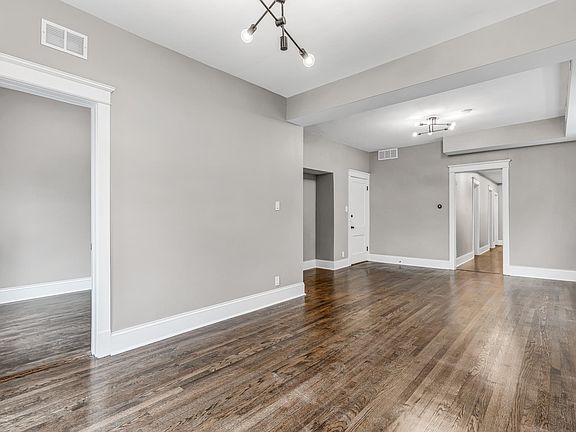 5th image of 2709 N Sacramento Ave #2