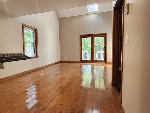 5th image of 21 Glengarry Dr #21