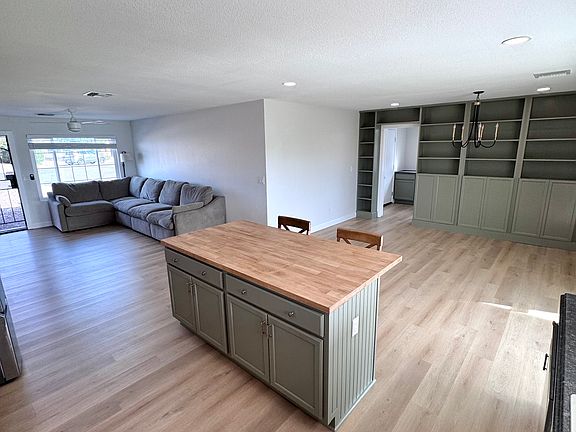 3rd image of 1414 N Rowen Cir