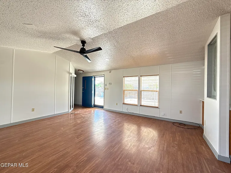 5941 Sixta Dr — Photo 3