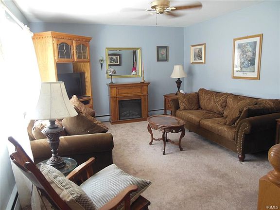 3rd image of 10 Havervale Ln