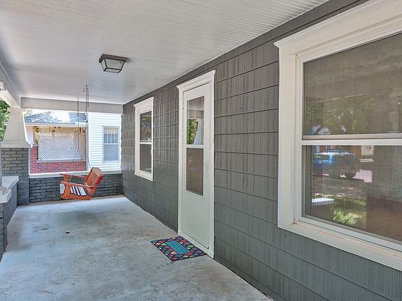 4th image of 827 N A St