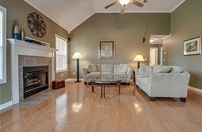 3rd image of 8024 Valencia Dr