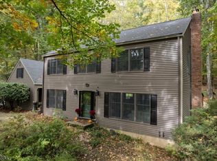 4 Scenic Falls Rd, Washington Twp., NJ 07853