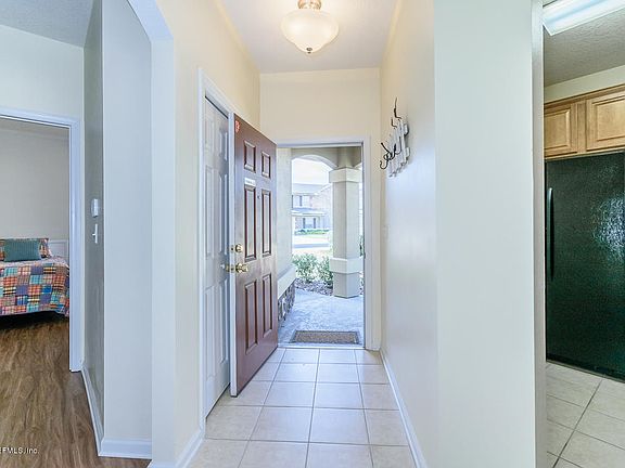 4th image of 313 Wooded Crossing Cir