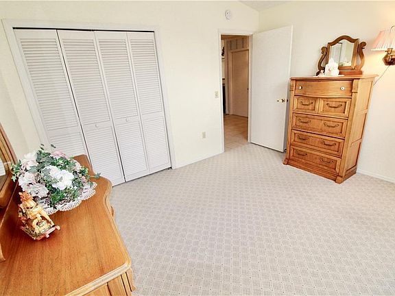 5th image of 219 Kingshill Ct SE