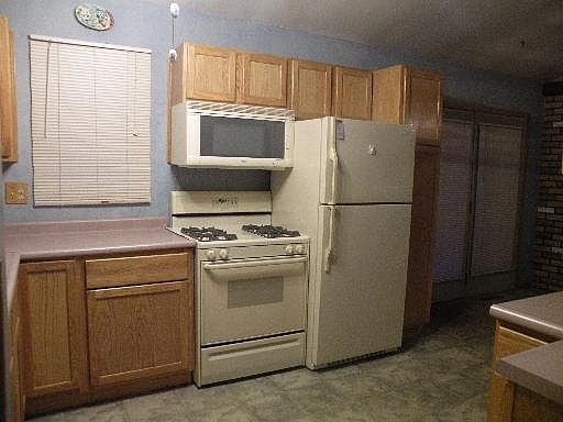 4th image of 1211 Briar Ln