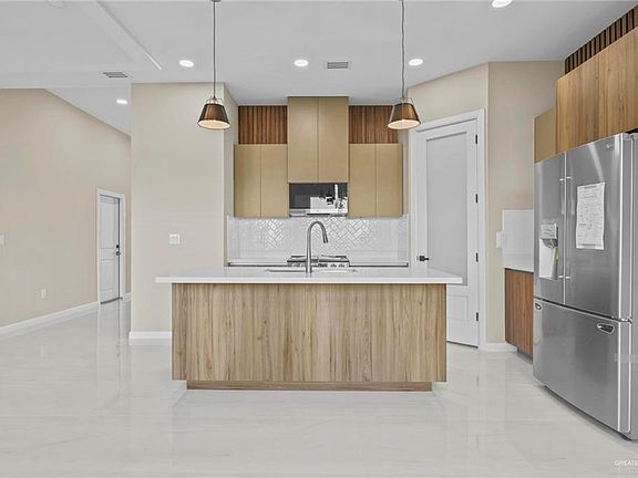 5th image of 2508 Gaytan Ave