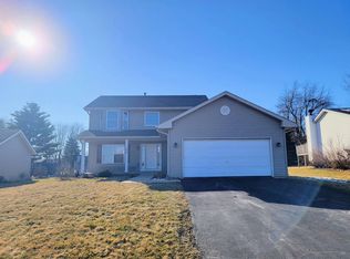 104 Queens Pl SE, Poplar Grove, IL 61065