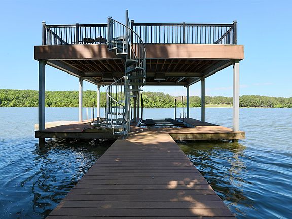 3rd image of 555 Lake Front Dr