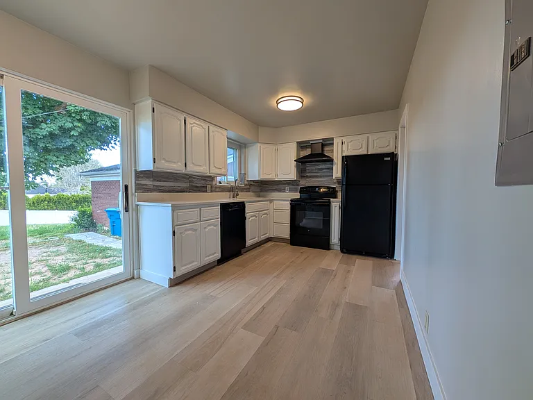 4281 S Orchard Ave — Photo 5