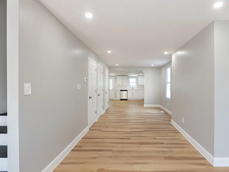 141 Hall St — Photo 2
