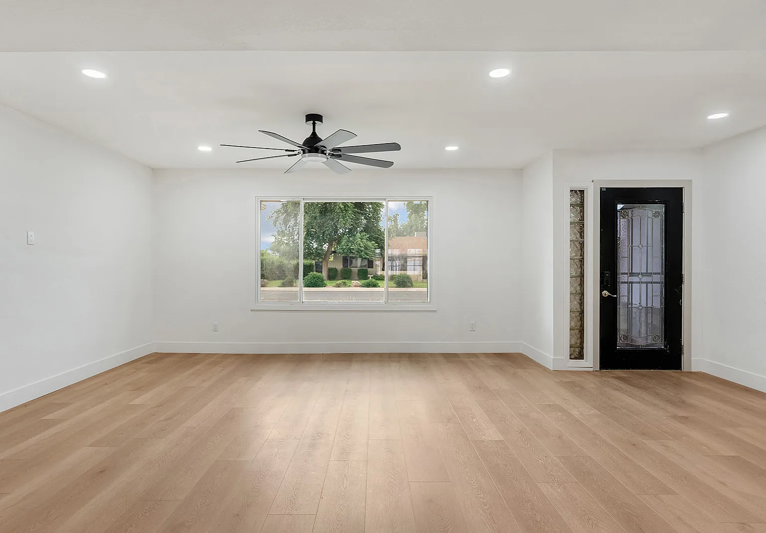 5 bed, 2920 sqft, $4,495 — Photo 4
