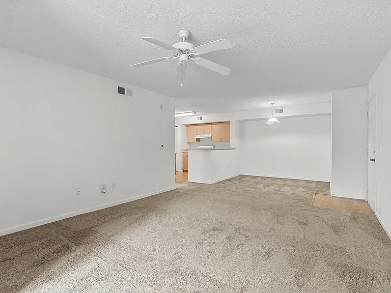 Bella Vista Apartments — Photo 30