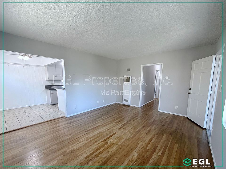 1st image of 11535 Sylvan St Unit 3