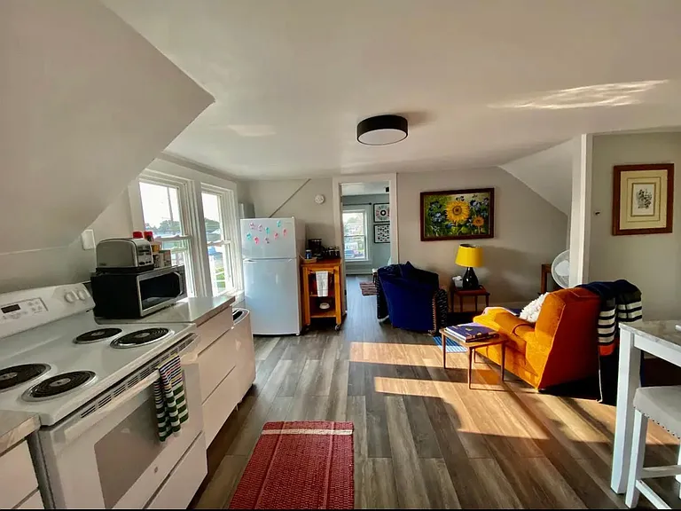 453 W 10th Ave #A — Photo 1