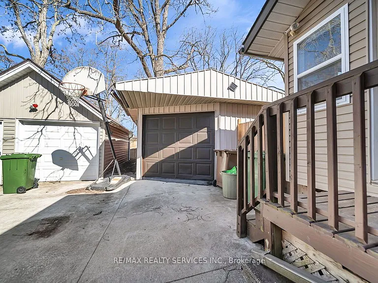 65 Moore St — Photo 9