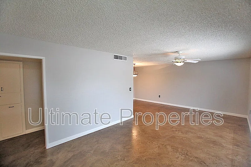 2 bed, 2.0 bath, 1299 sqft, $1,595 — Photo 3