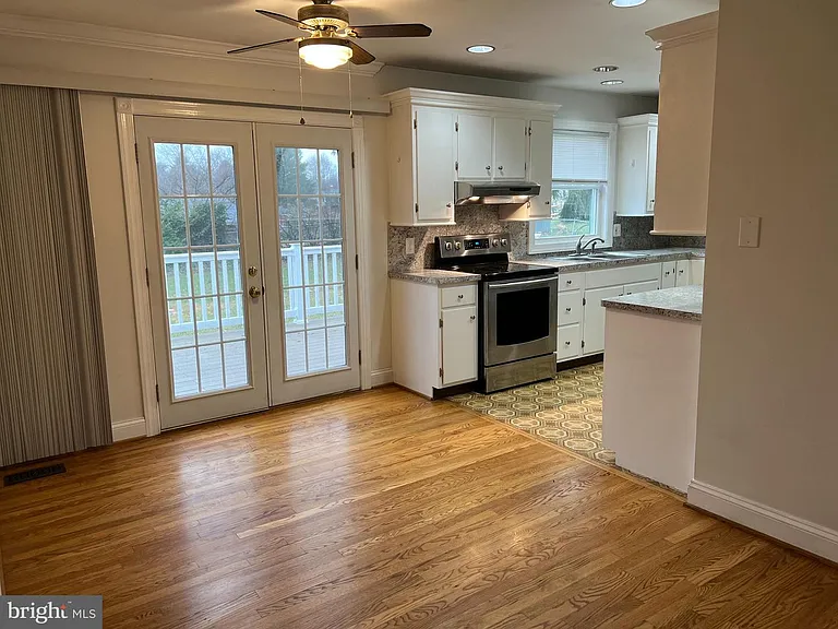 810 Wisteria Dr — Photo 10