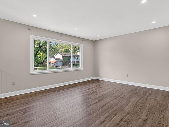 3rd image of 4812 Kentbury Ct