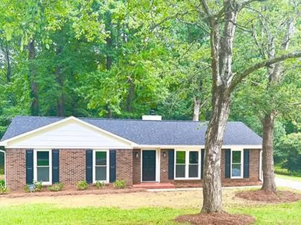 208 Woodbine Dr, Lagrange, GA 30241