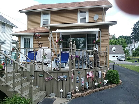 2nd image of 237 E Washington Ave