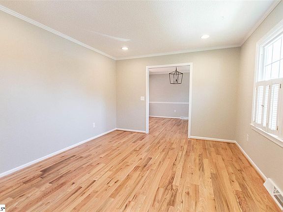 4th image of 504 Havenhurst Dr