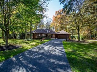 127 Middlebury Rd, Orchard Park, NY 14127