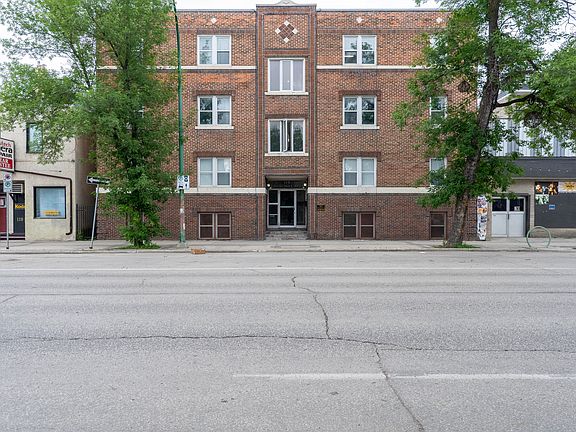 2nd image of 115 Sherbrook St
