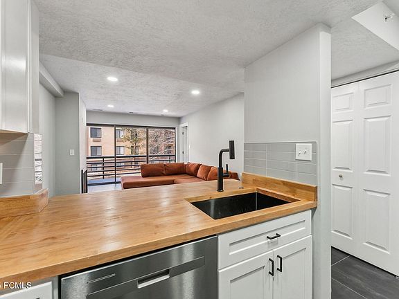 5th image of 2000 Prospector Ave #204
