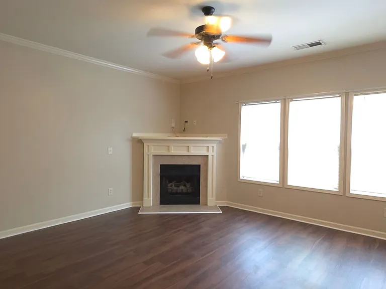 237 Ascott Ln — Photo 2