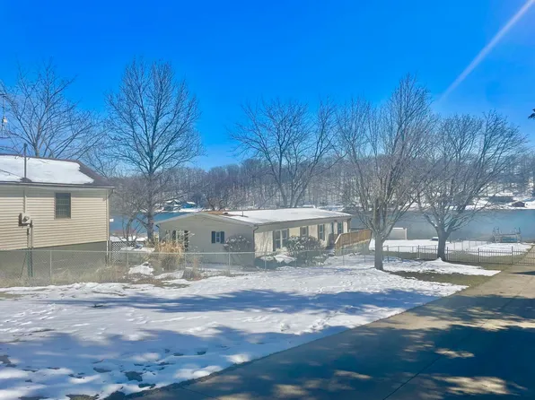 4773 Lakefront Dr, Delton, MI 49046