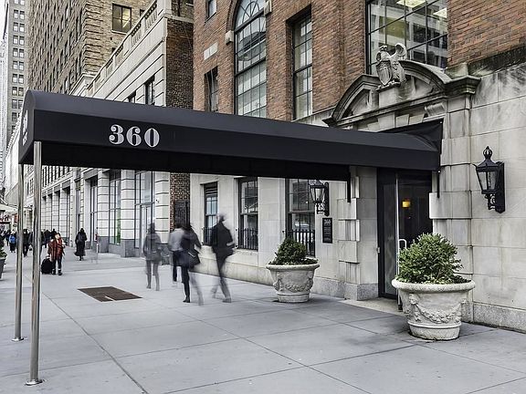 3rd image of 360 W 34th St APT 12d