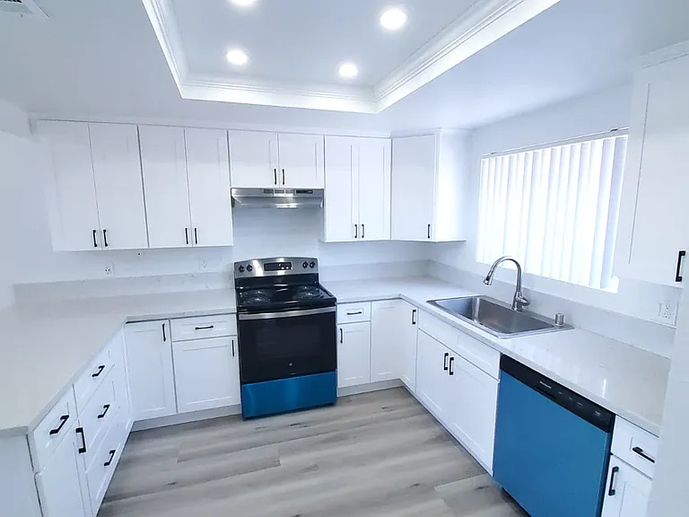 Portofino Apartments — Photo 10