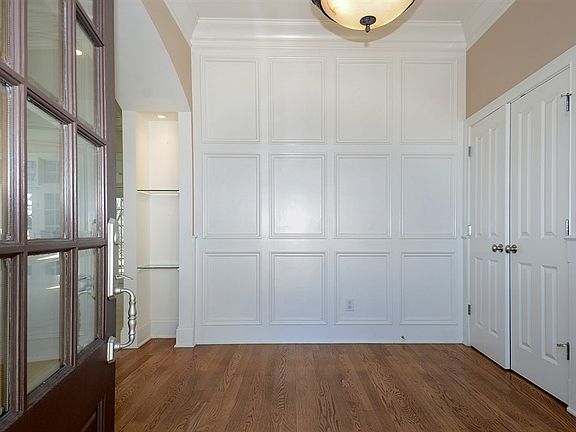 4th image of 7026 Royal Oakland Way