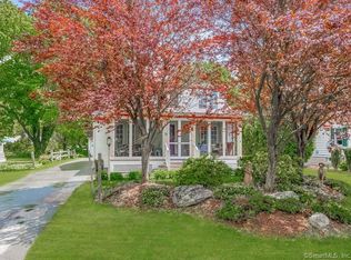 18 Waterside Ln, Clinton, CT 06413