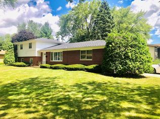 231 S Jane Dr, Elgin, IL 60123