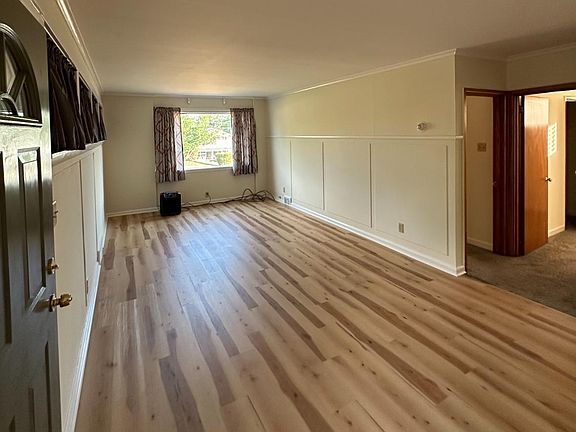 4th image of 2030 Silverdale Dr