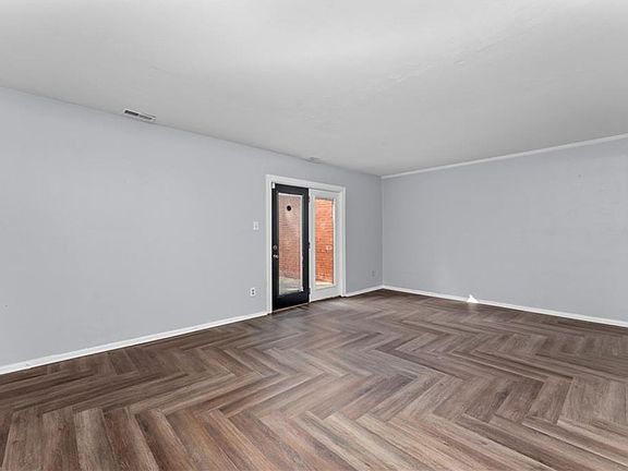 5th image of 755 Lake Edward Dr